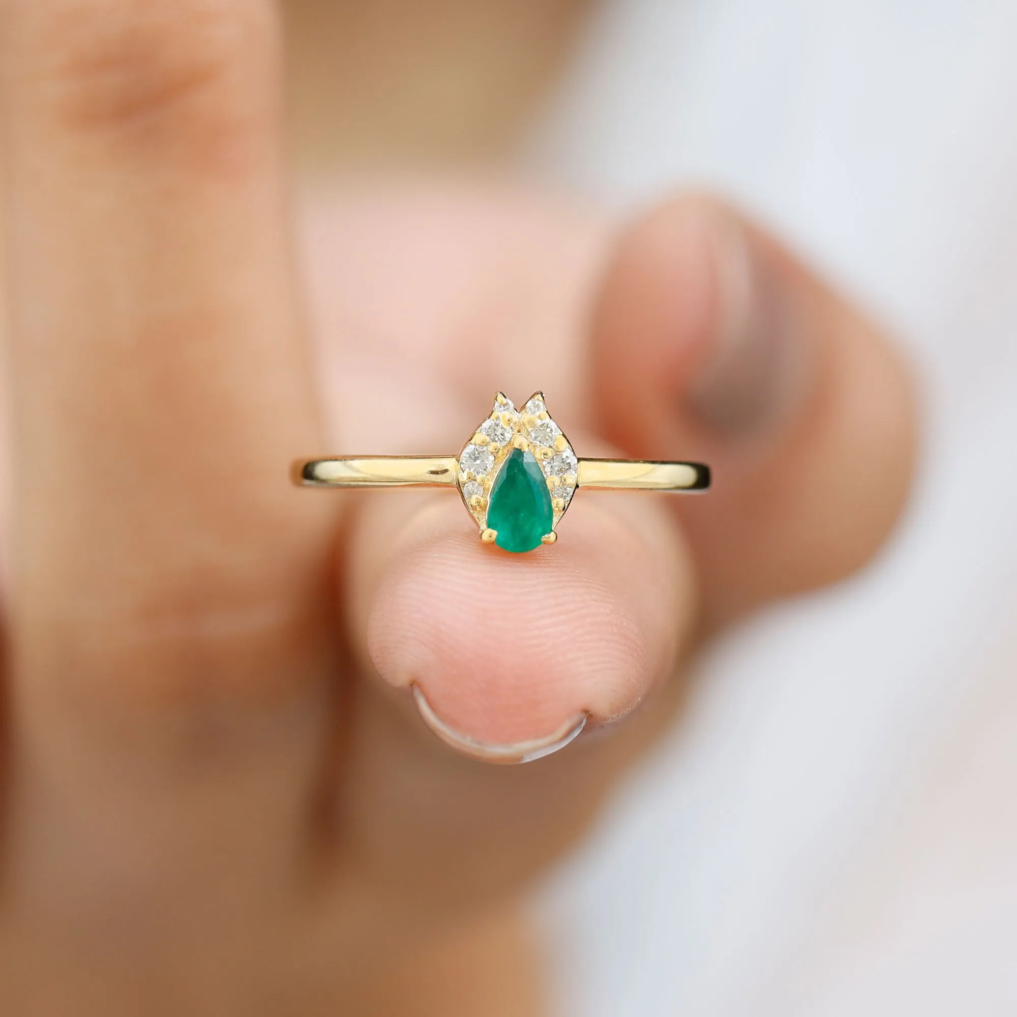 0.25 CT Pear Shape Emerald Promise Ring with Diamond