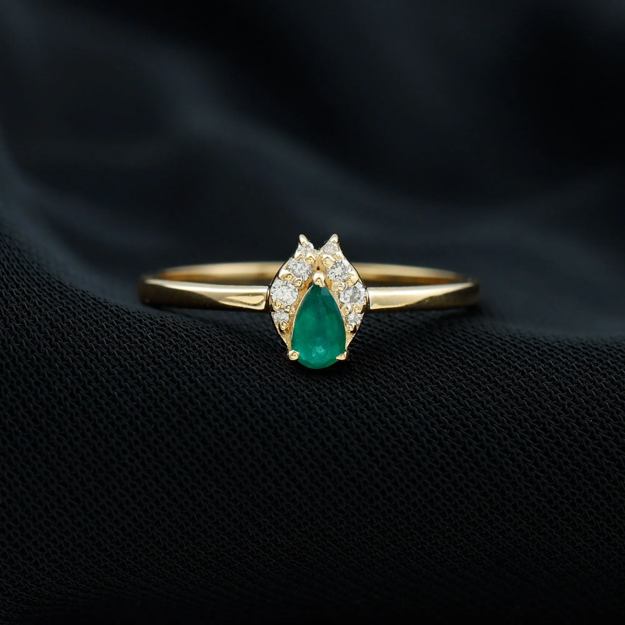 0.25 CT Pear Shape Emerald Promise Ring with Diamond