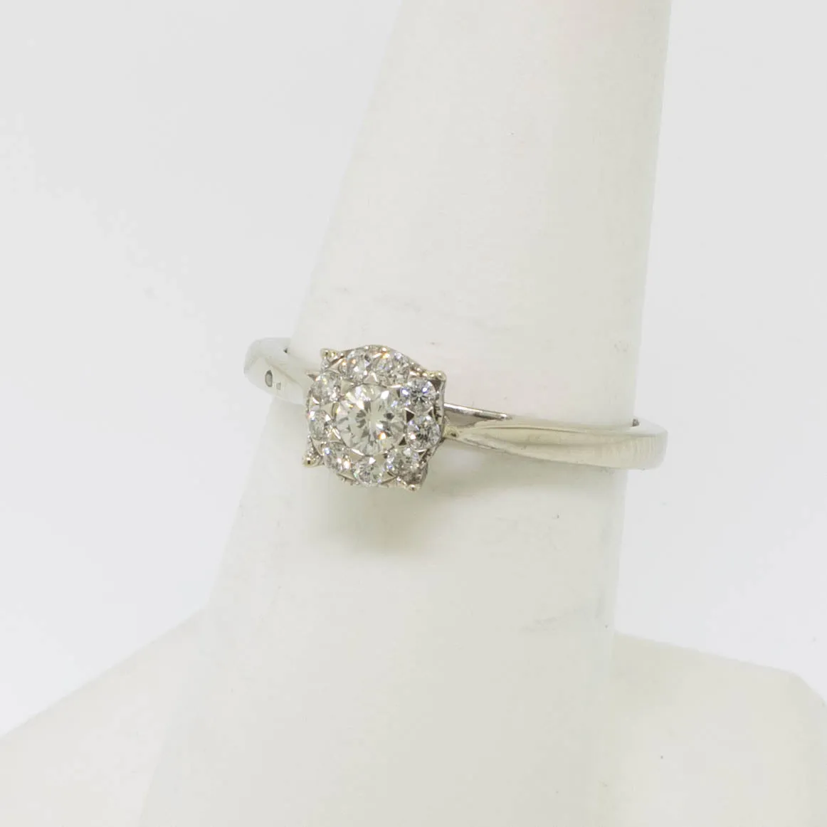 14K White Gold Diamond Cluster Ring ~.25CTW Size 7 Preowned Jewelry