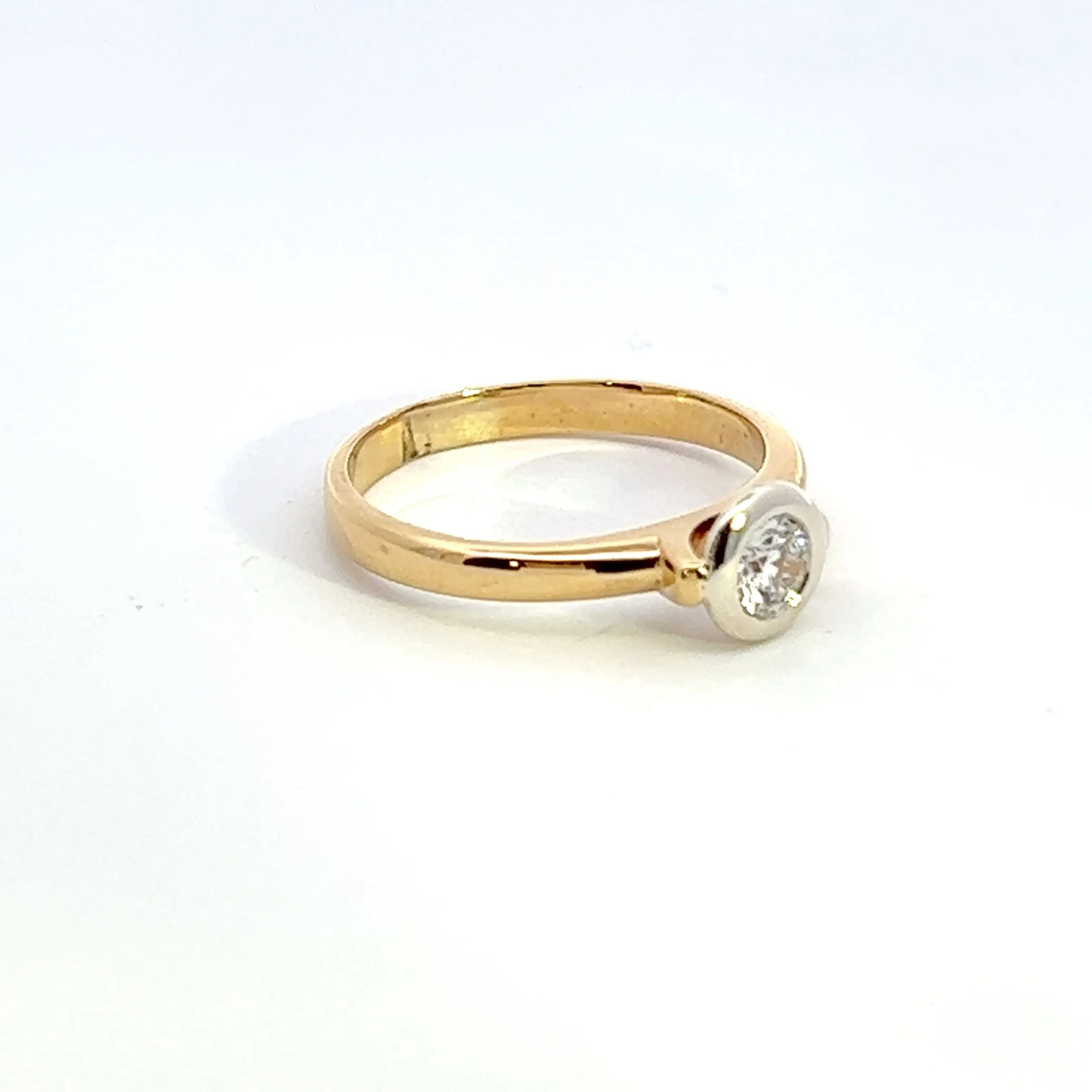 18ct Yellow & White Gold Single stone Diamond Ring