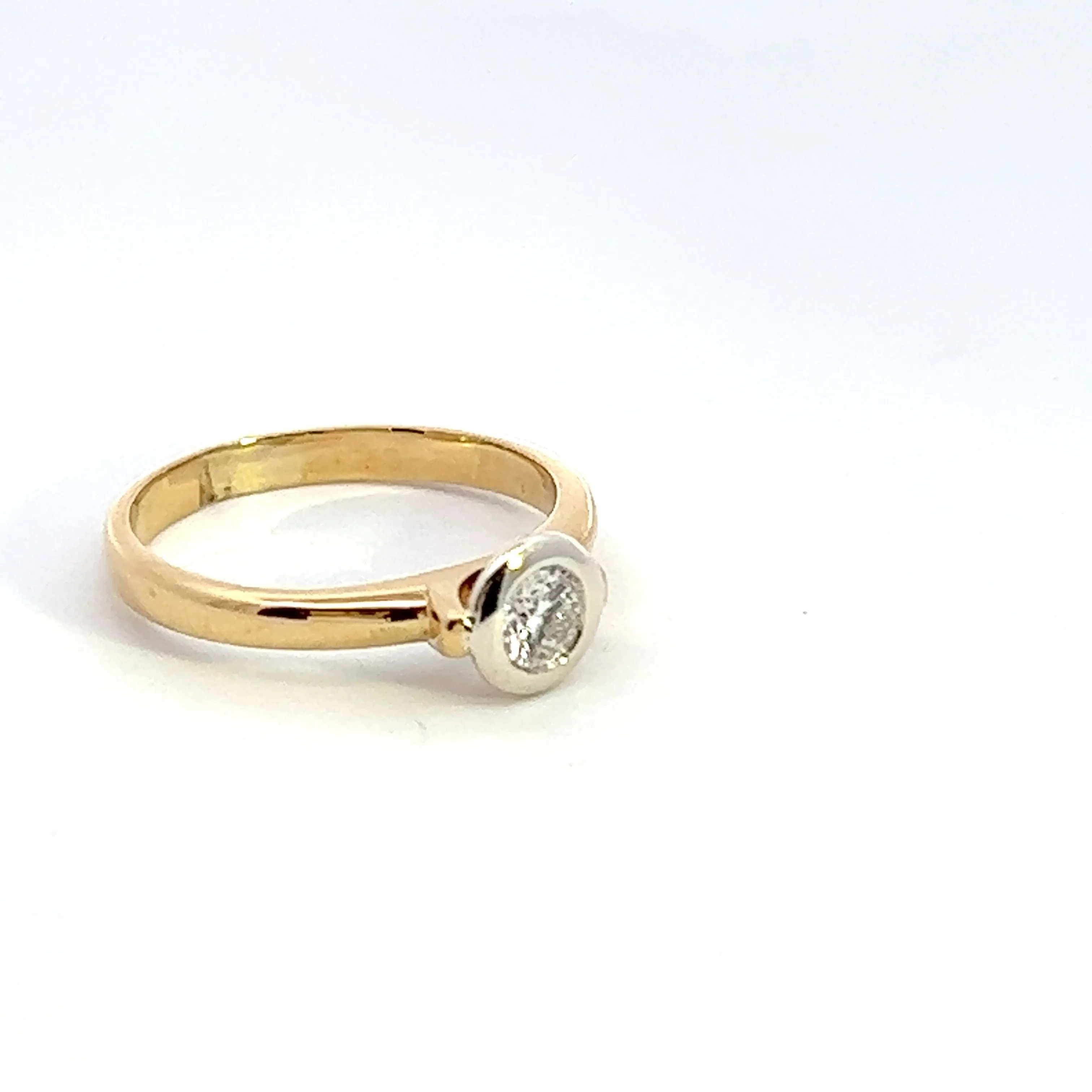 18ct Yellow & White Gold Single stone Diamond Ring