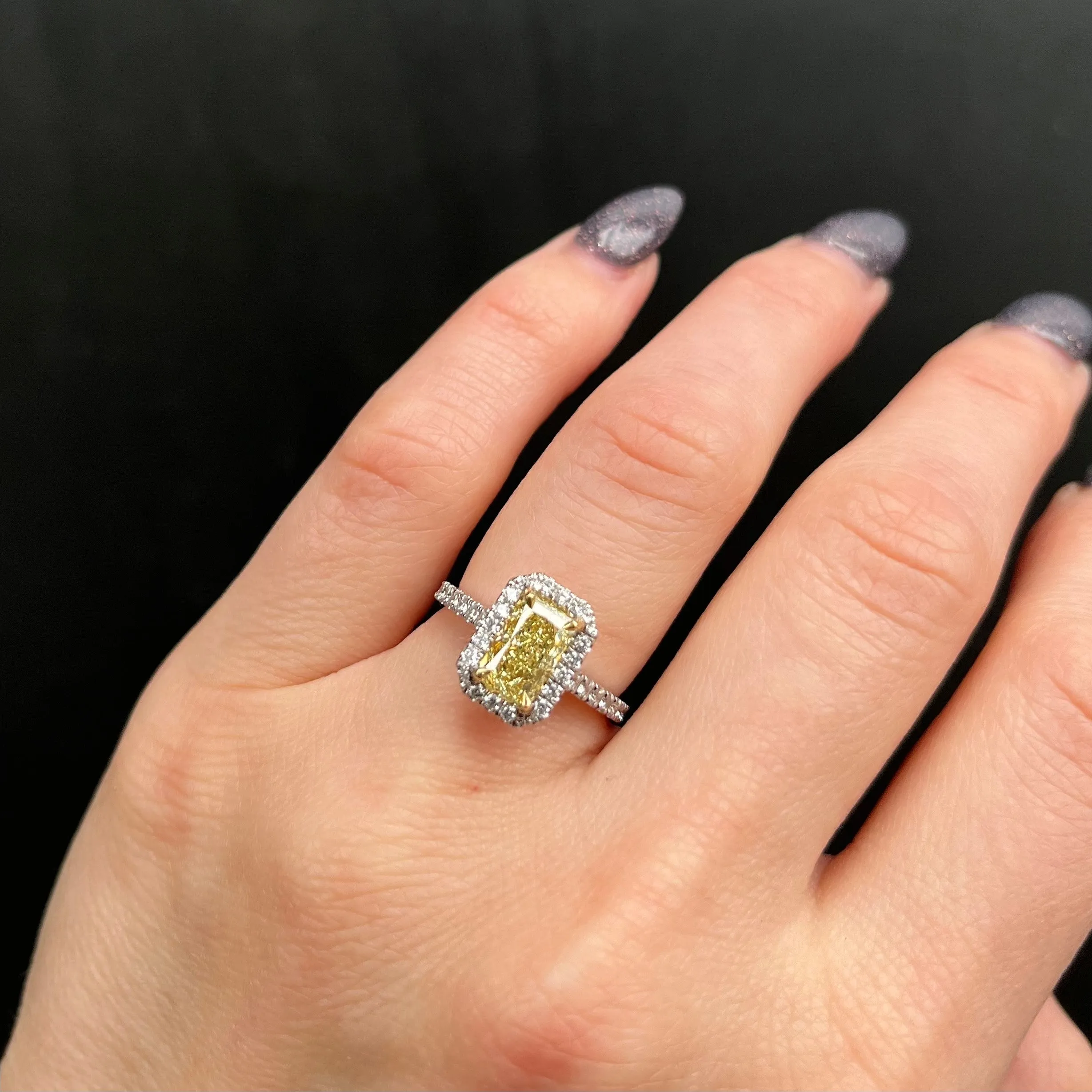 18k White Gold GIA 1.36 Carat Fancy Light Yellow Diamond Ring