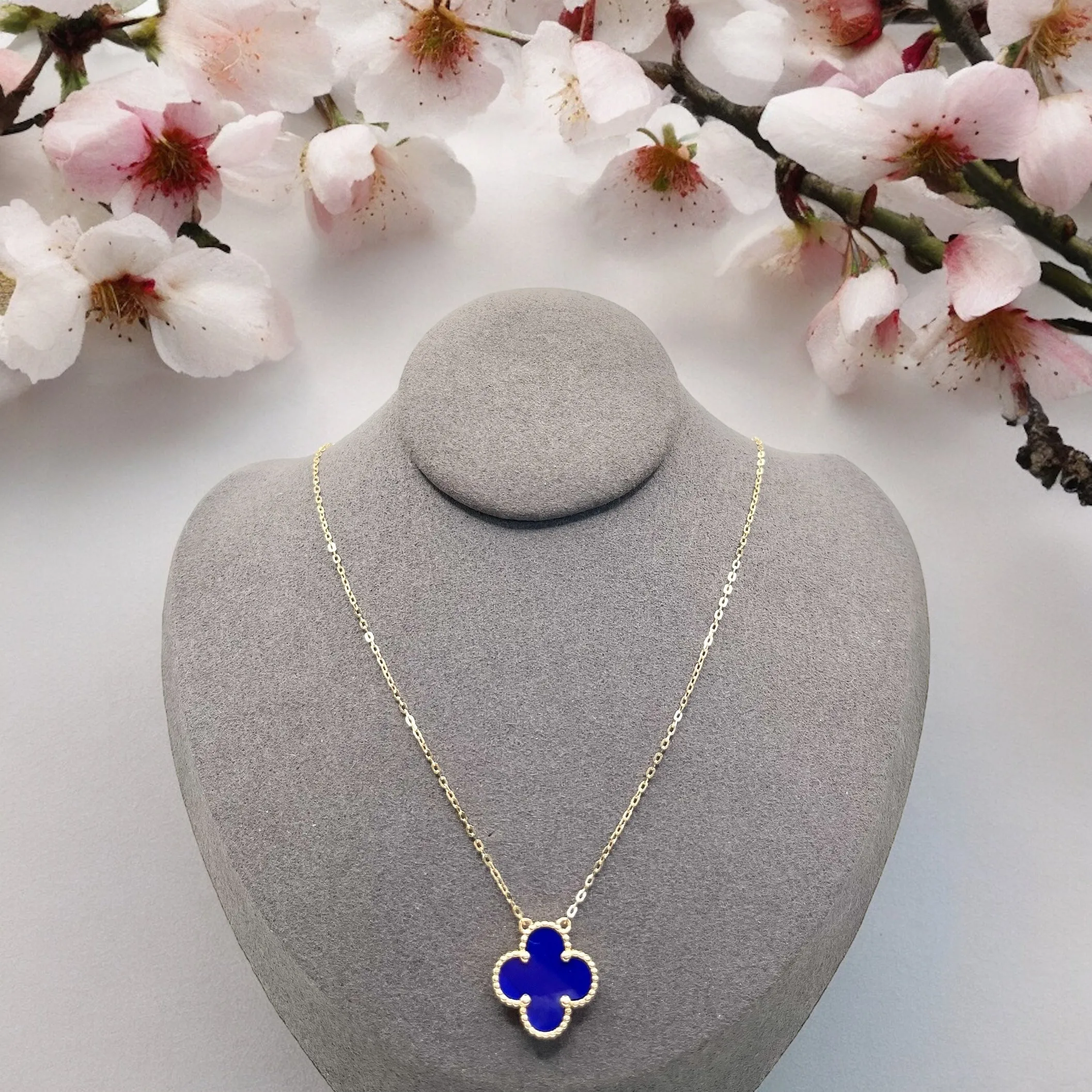 CLOVER DESIGN NECKLACE