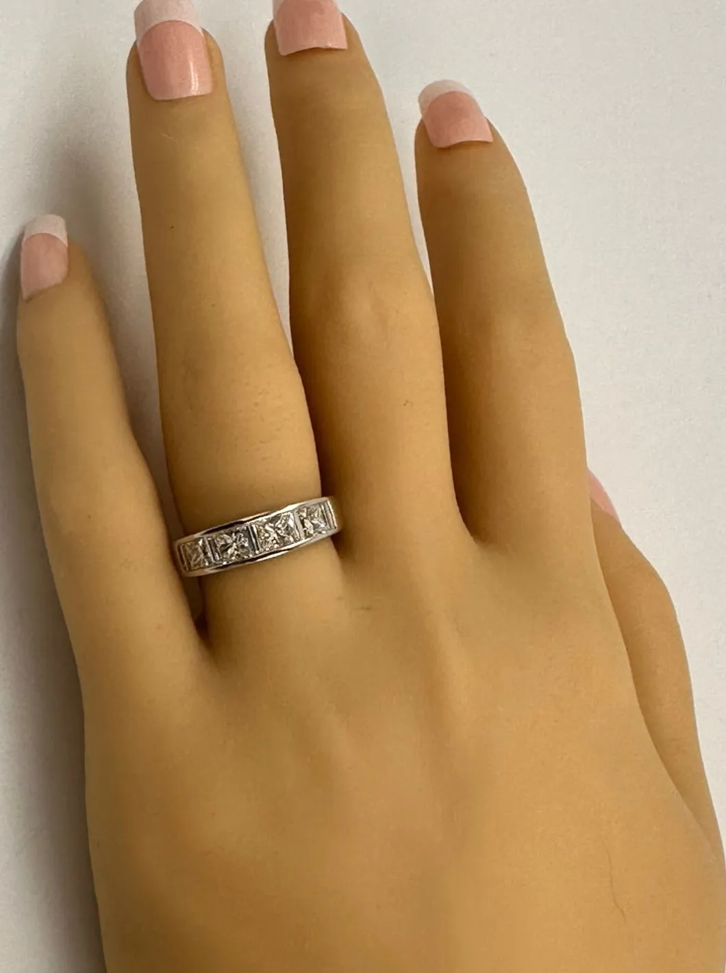 Elegant White Gold Diamond Ring - A True Symbol of Love