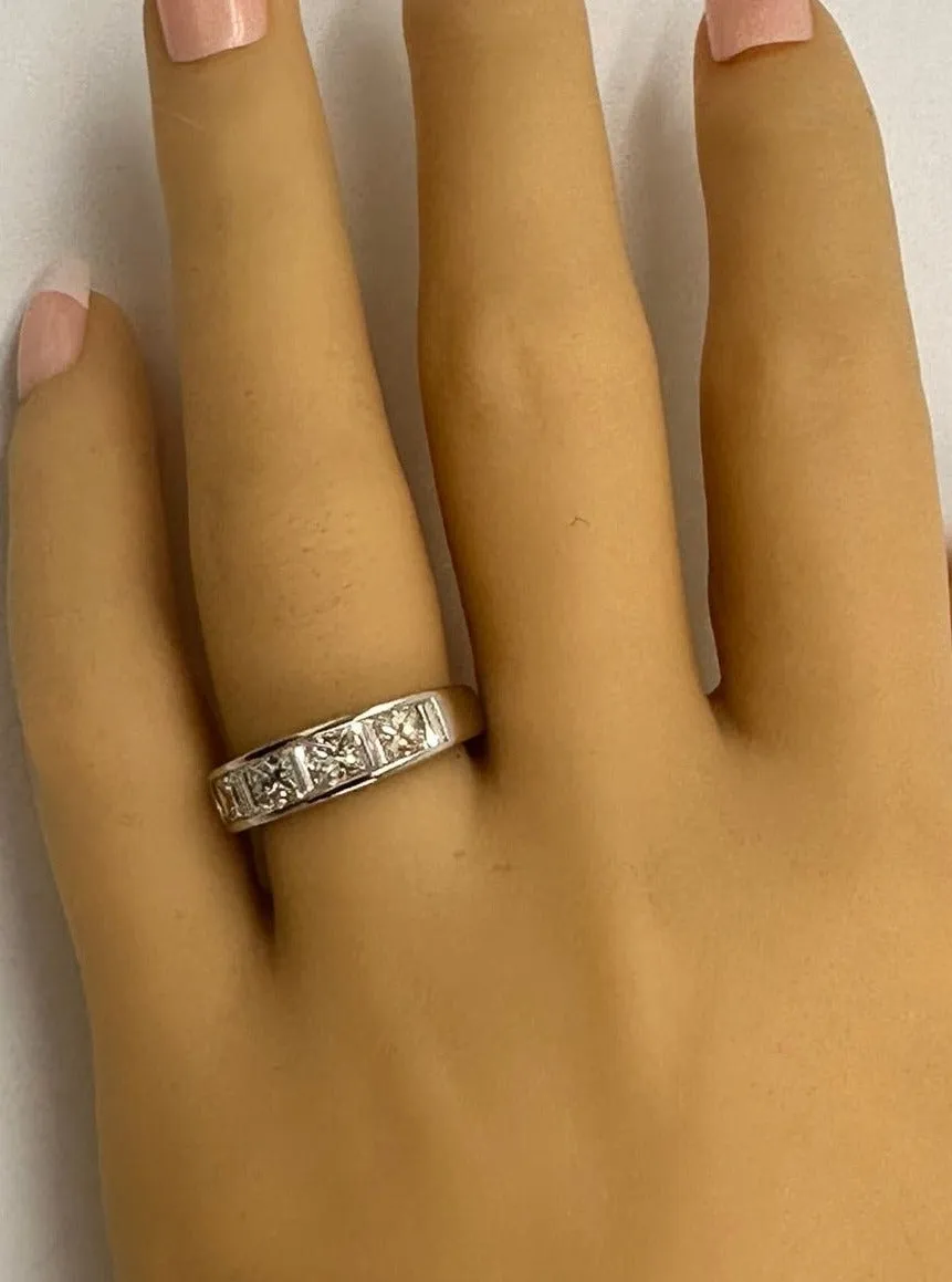 Elegant White Gold Diamond Ring - A True Symbol of Love