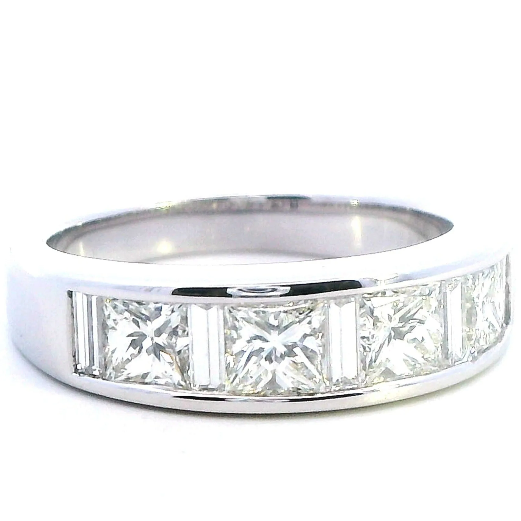 Elegant White Gold Diamond Ring - A True Symbol of Love