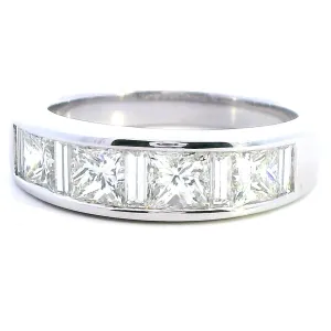 Elegant White Gold Diamond Ring - A True Symbol of Love