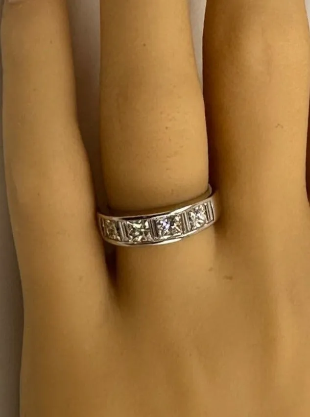 Elegant White Gold Diamond Ring - A True Symbol of Love