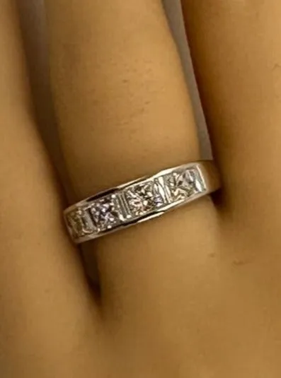 Elegant White Gold Diamond Ring - A True Symbol of Love