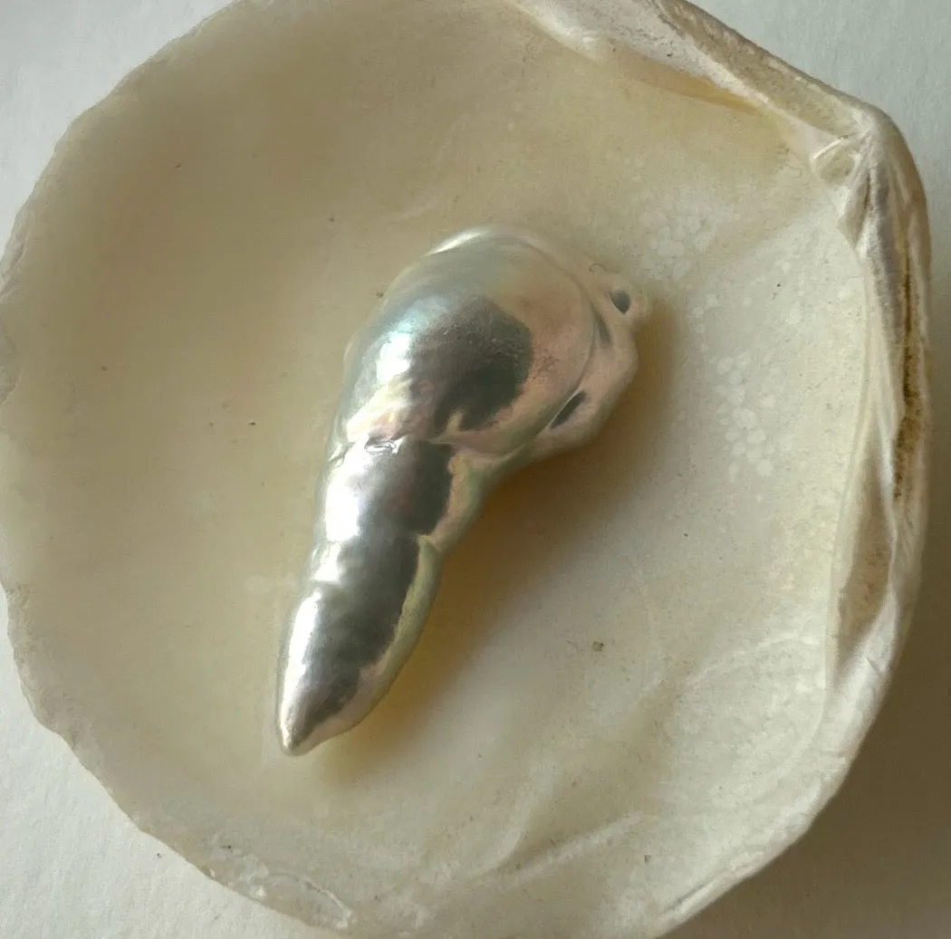 LARGE FRESHWATER ONE-OF-A-KIND SHAPED PEARL