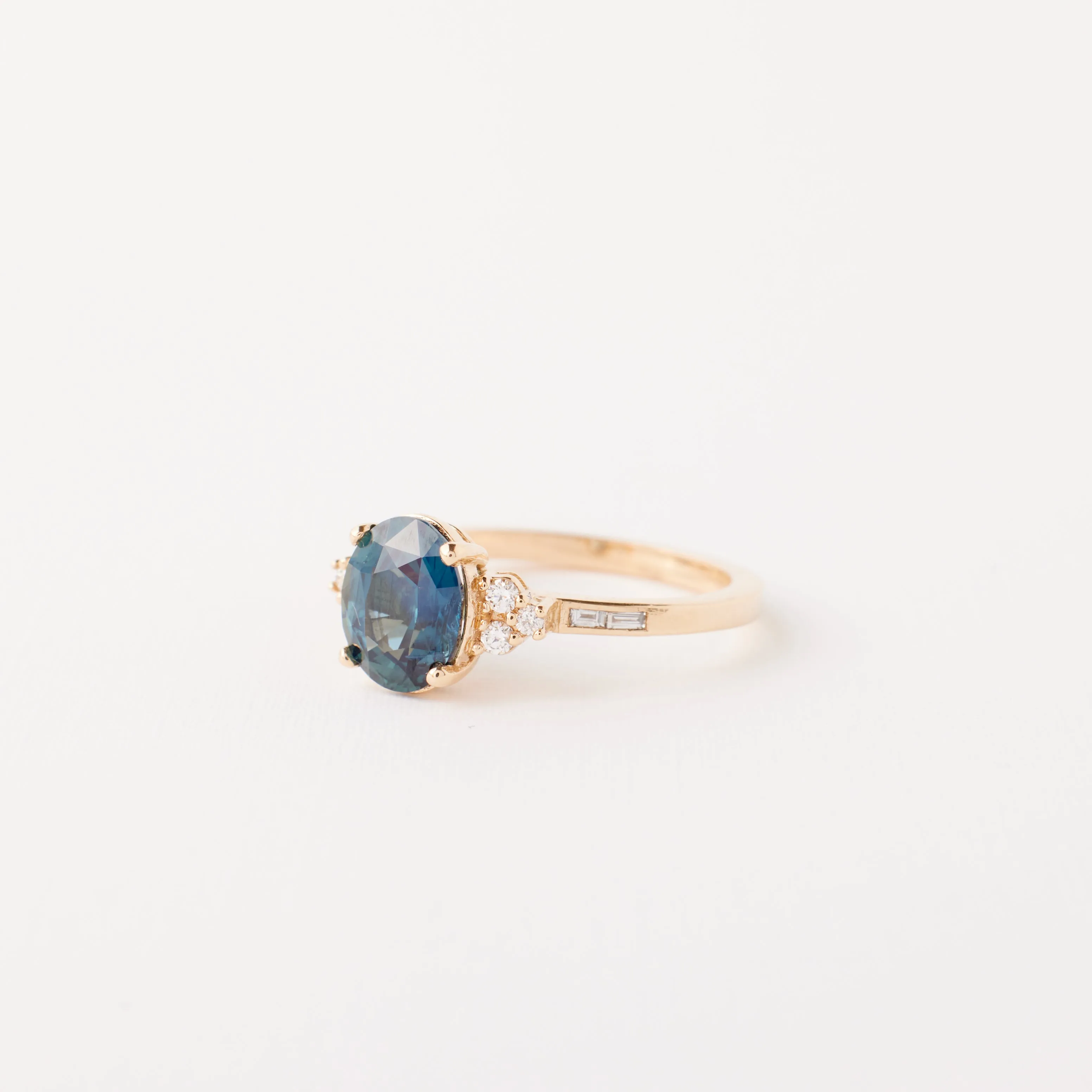 Marigold ring - 2.07 Carat Green Blue Oval Sapphire