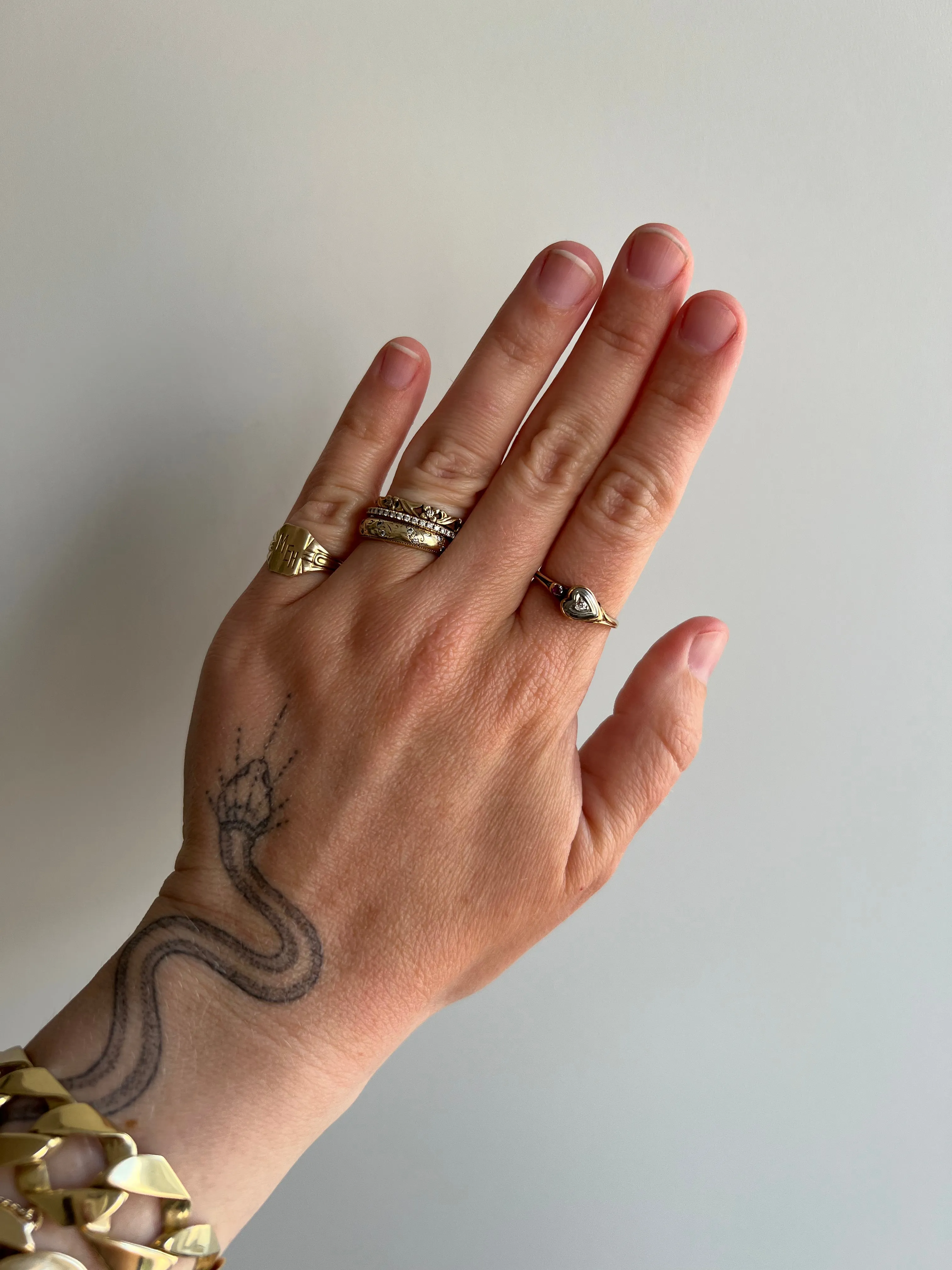 V I N T A G E // retro love / solid yellow and white gold heart ring with diamond and ruby / size 6.75